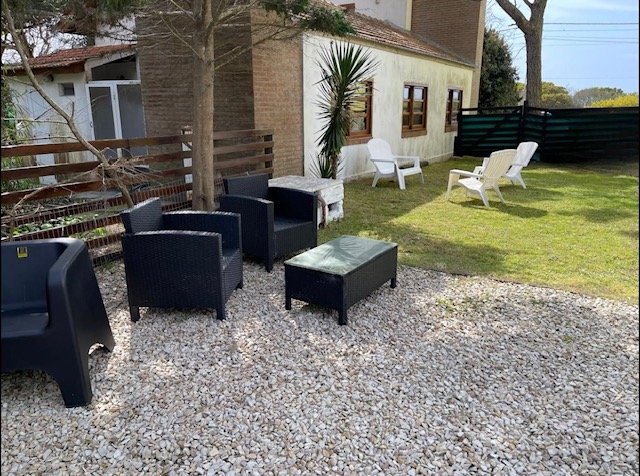 Parrillas sobre el deck de madera