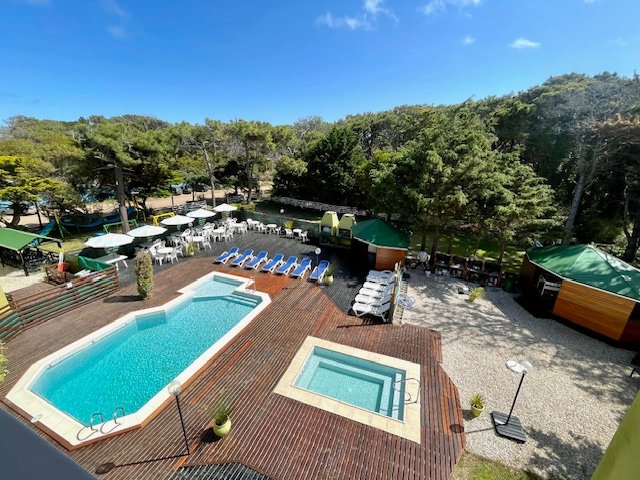 Pileta climatizada del Apart Hotel Punta Verde en Costa del Este